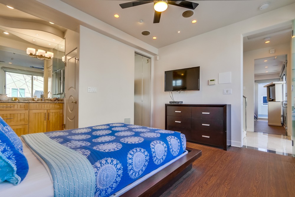 Virtual tour photo 30 of 61 for 3786 Strandway #2