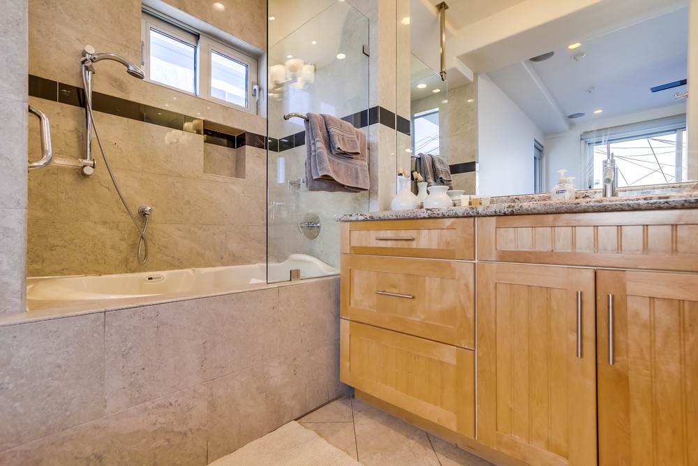 Virtual tour photo 33 of 61 for 3786 Strandway #2