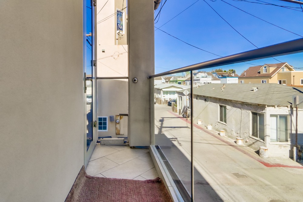 Virtual tour photo 37 of 61 for 3786 Strandway #2