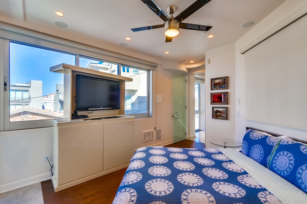 Virtual tour photo 42 of 61 for 3786 Strandway #2