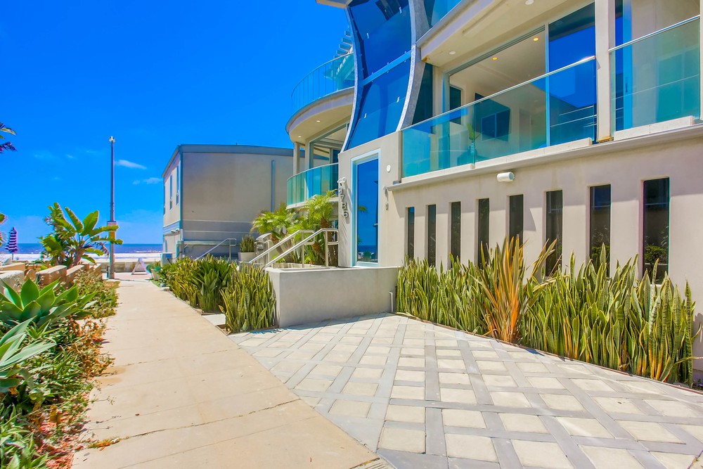 Virtual tour photo 3 of 61 for 3786 Strandway