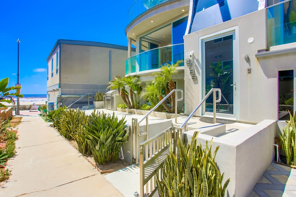 Virtual tour photo 4 of 61 for 3786 Strandway