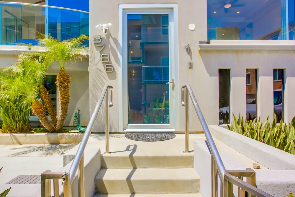 Virtual tour photo 6 of 61 for 3786 Strandway