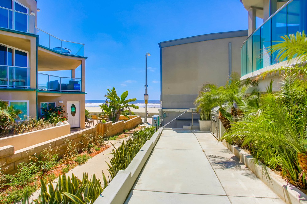 Virtual tour photo 7 of 61 for 3786 Strandway