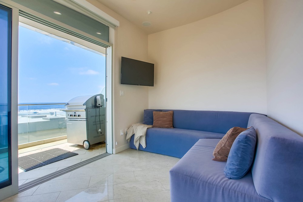 Virtual tour photo 12 of 61 for 3786 Strandway