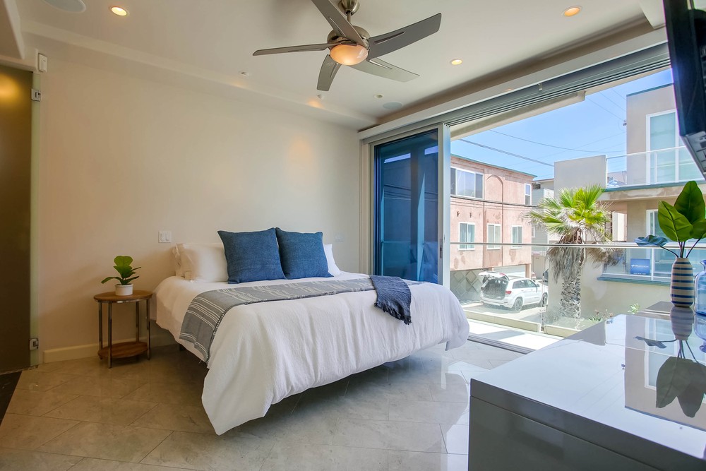 Virtual tour photo 34 of 61 for 3786 Strandway