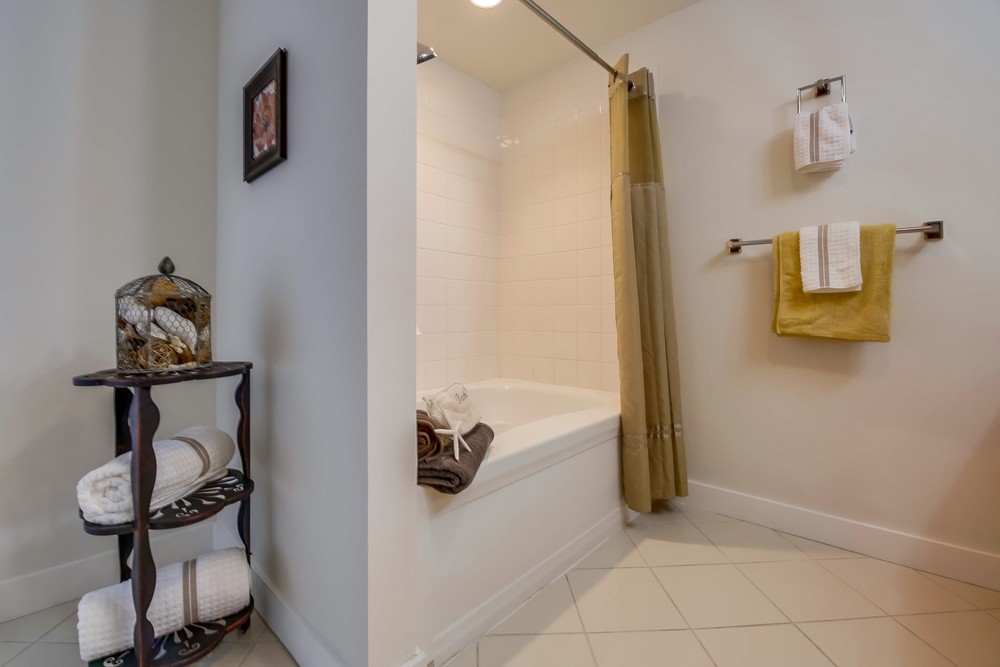 Virtual tour photo 36 of 54 for 3812 Park Blvd #407