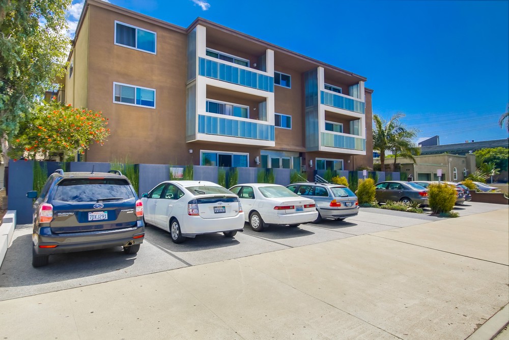 Virtual tour photo 4 of 32 for 3815 Third Ave #22