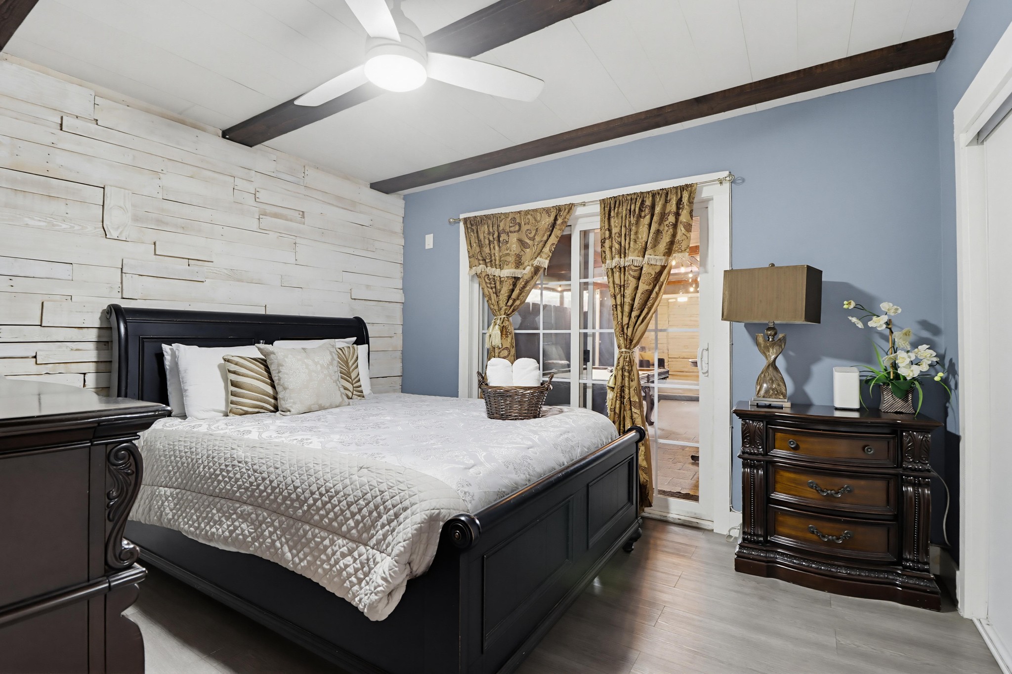 Virtual tour photo 23 of 42 for 3826 Beyer Blvd