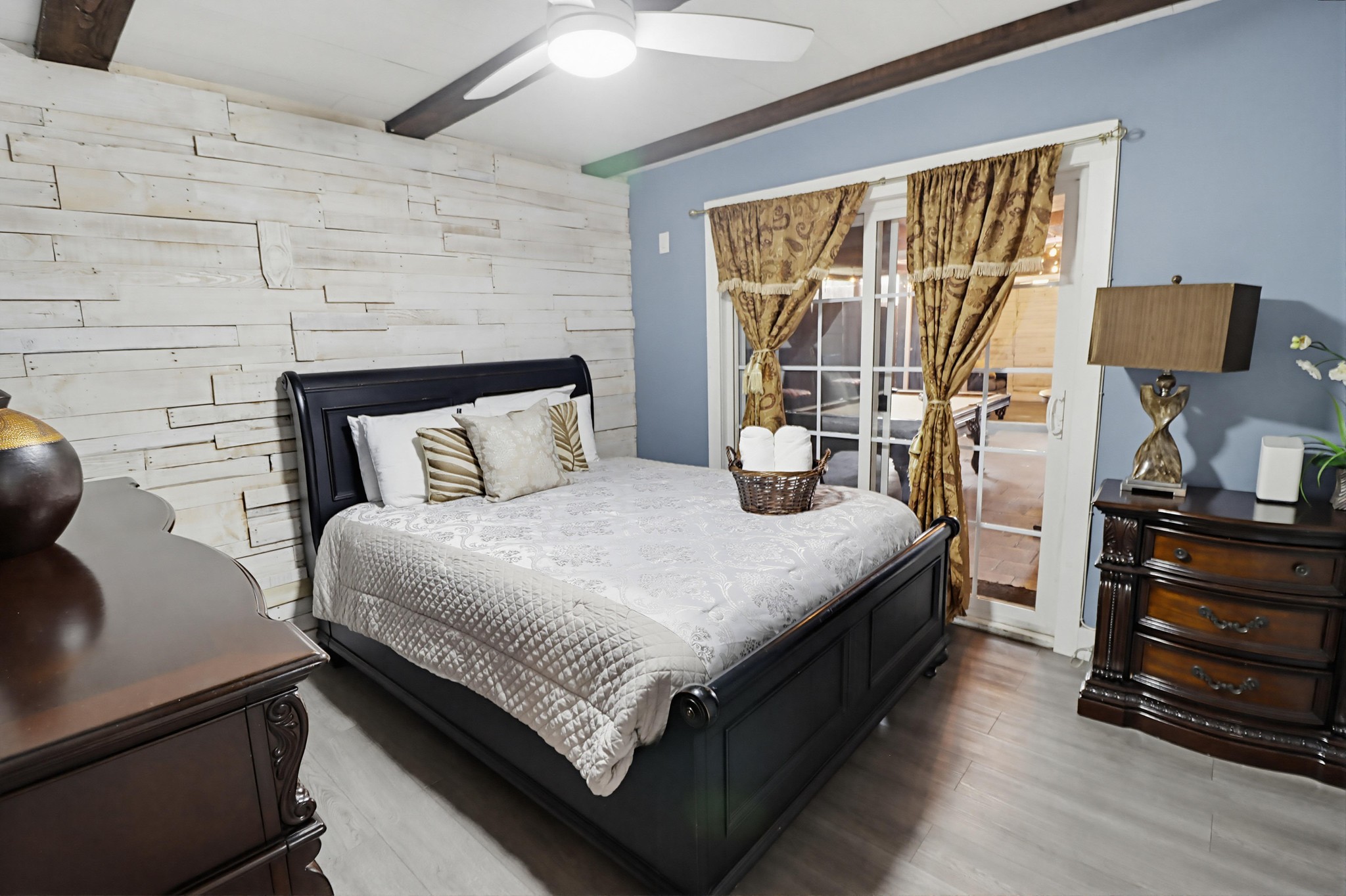 Virtual tour photo 24 of 42 for 3826 Beyer Blvd