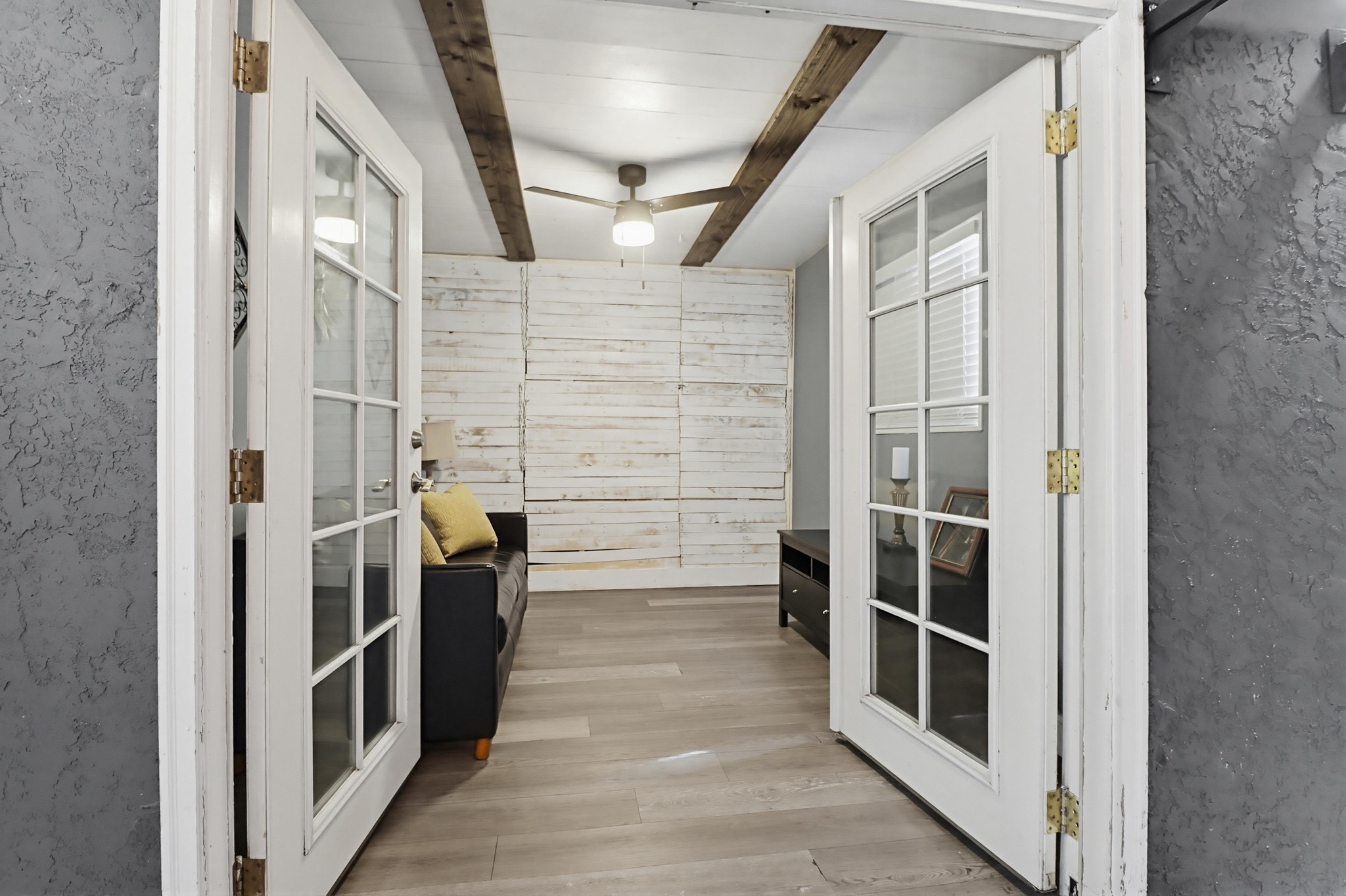 Virtual tour photo 31 of 42 for 3826 Beyer Blvd