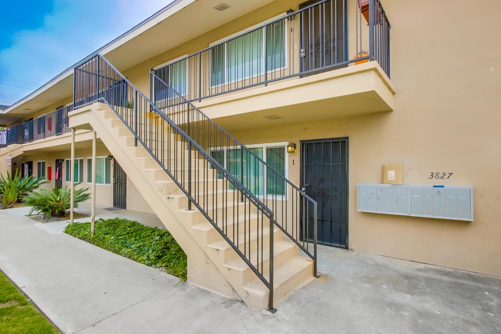 Virtual tour photo 1 of 21 for 3827 Wilson Ave #1