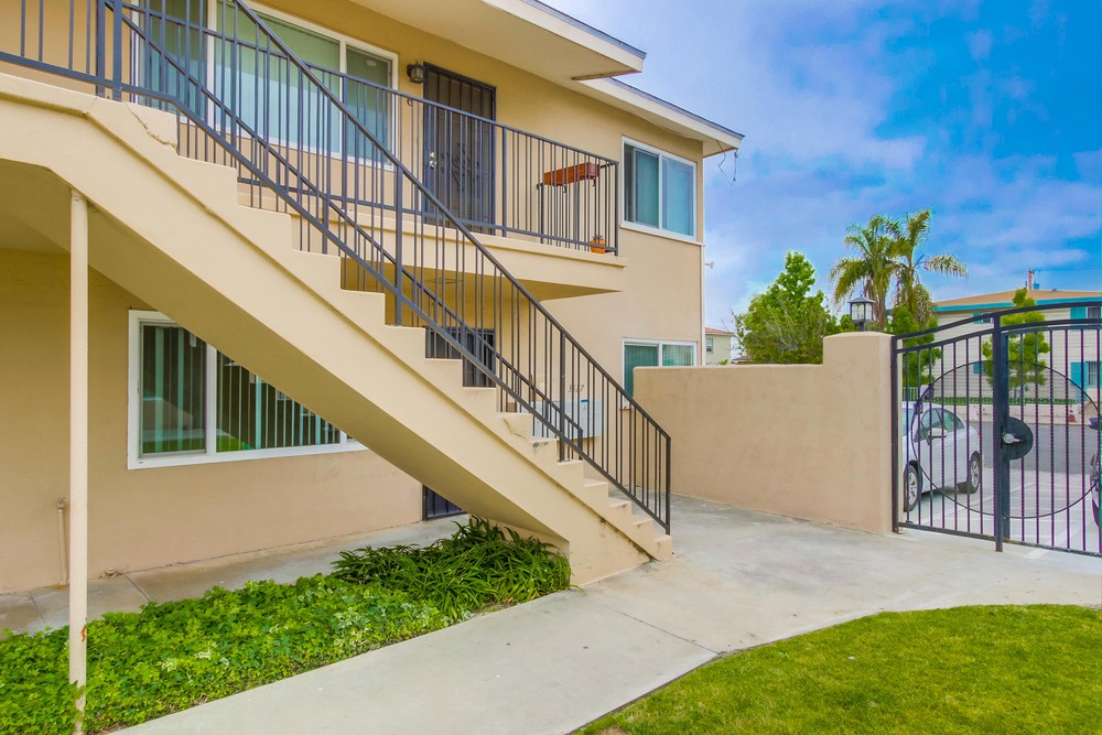 Virtual tour photo 3 of 21 for 3827 Wilson Ave #1