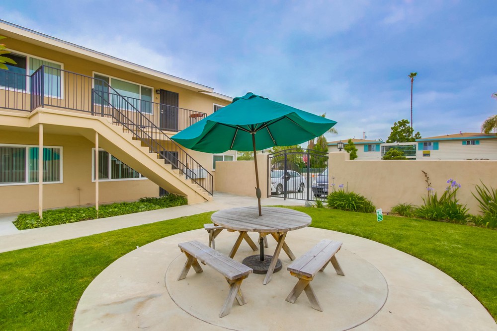 Virtual tour photo 4 of 21 for 3827 Wilson Ave #1