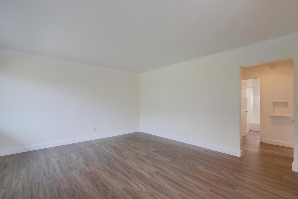 Virtual tour photo 5 of 21 for 3827 Wilson Ave #1