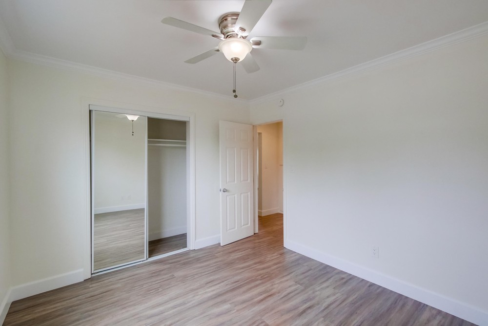 Virtual tour photo 20 of 21 for 3827 Wilson Ave #1