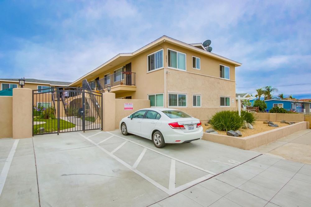 Virtual tour photo 1 of 25 for 3827 Wilson Ave #10
