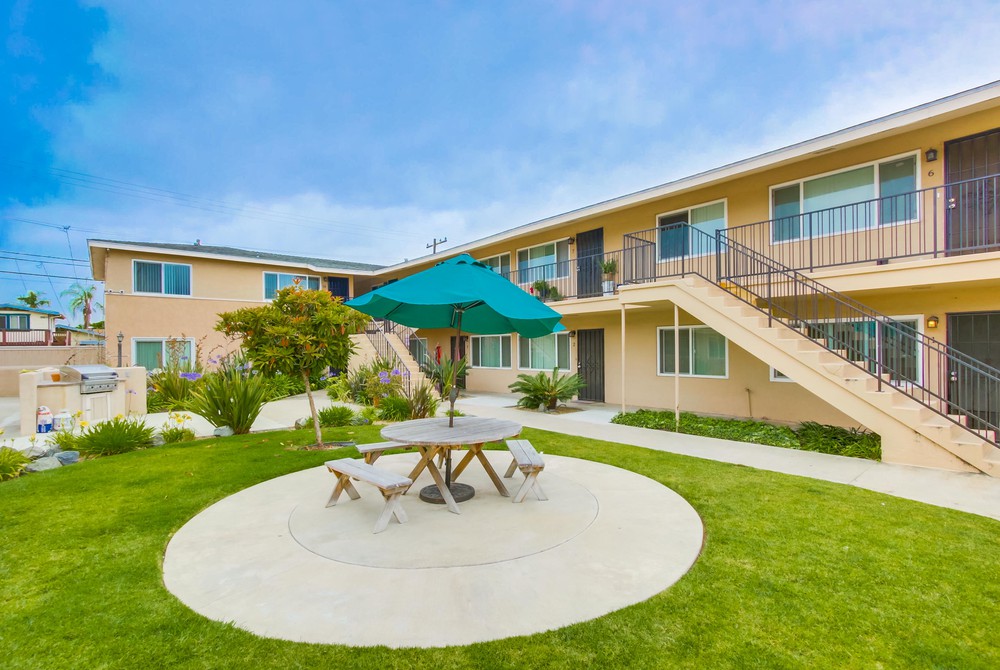 Virtual tour photo 3 of 25 for 3827 Wilson Ave #10