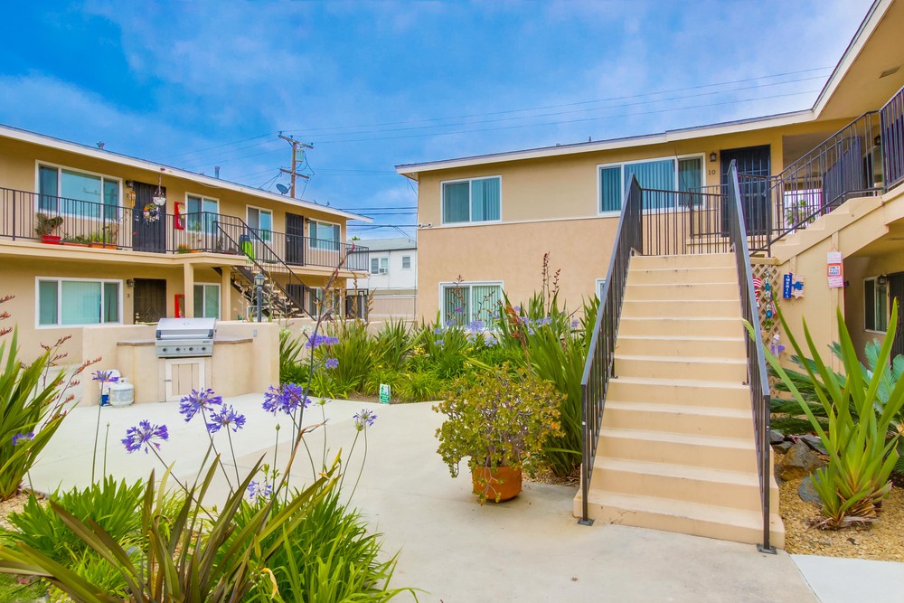 Virtual tour photo 4 of 25 for 3827 Wilson Ave #10