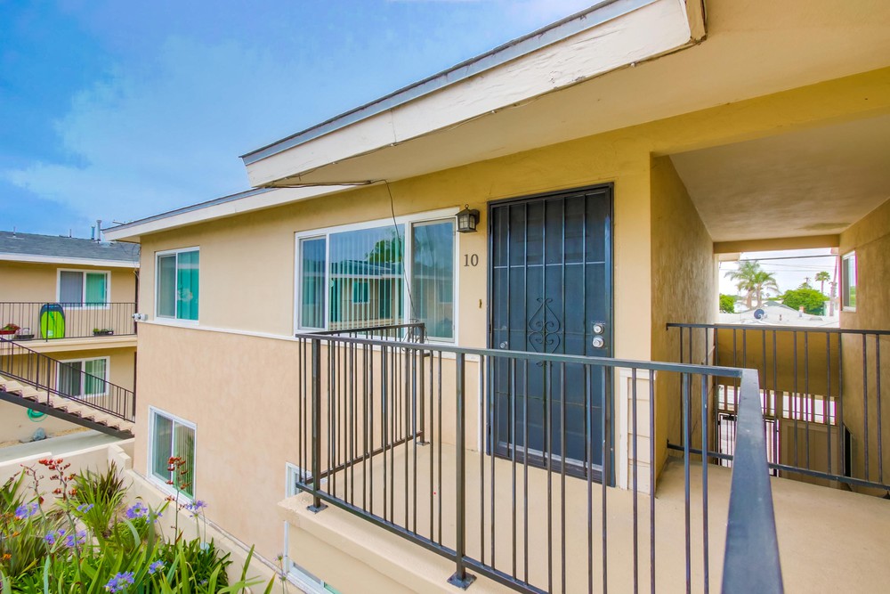 Virtual tour photo 6 of 25 for 3827 Wilson Ave #10