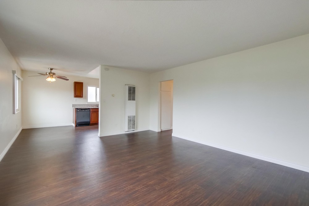 Virtual tour photo 9 of 25 for 3827 Wilson Ave #10