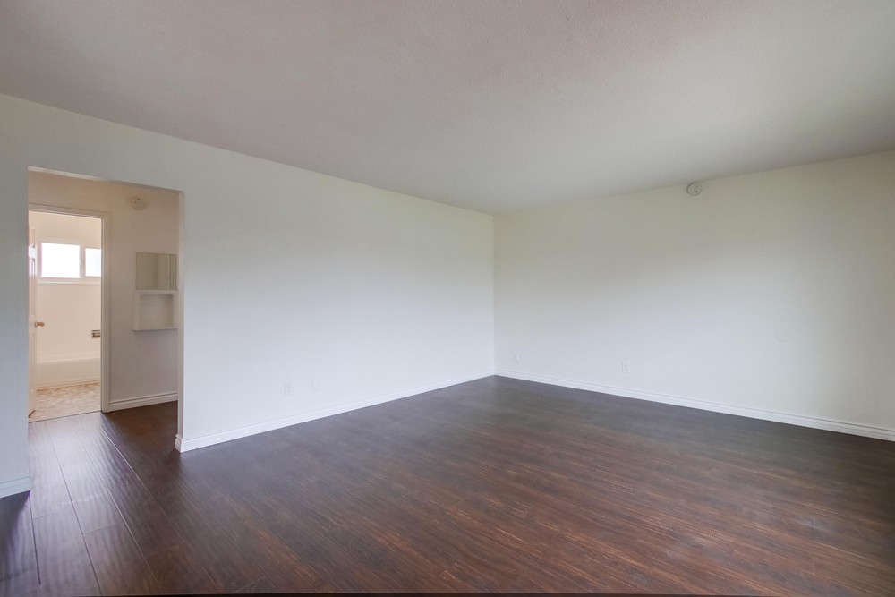 Virtual tour photo 12 of 25 for 3827 Wilson Ave #10