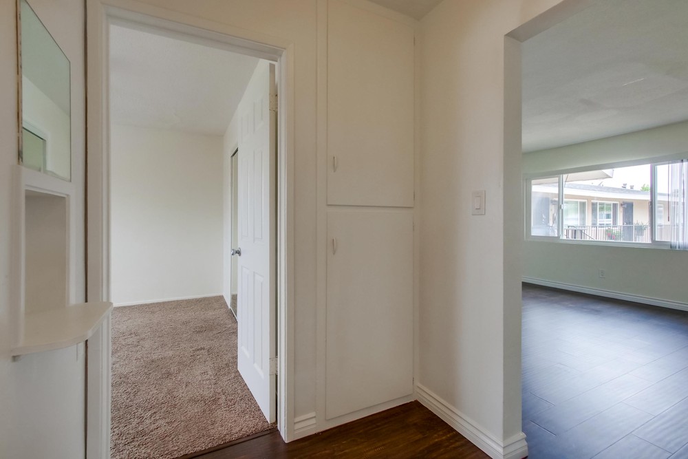 Virtual tour photo 17 of 25 for 3827 Wilson Ave #10
