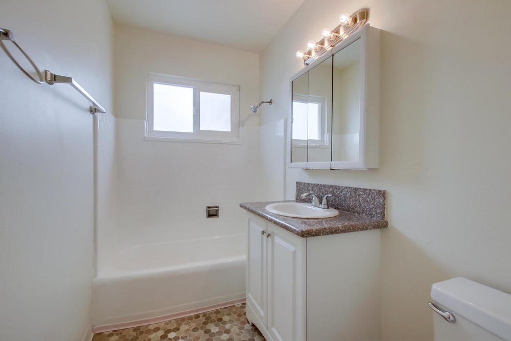 Virtual tour photo 26 of 25 for 3827 Wilson Ave #10