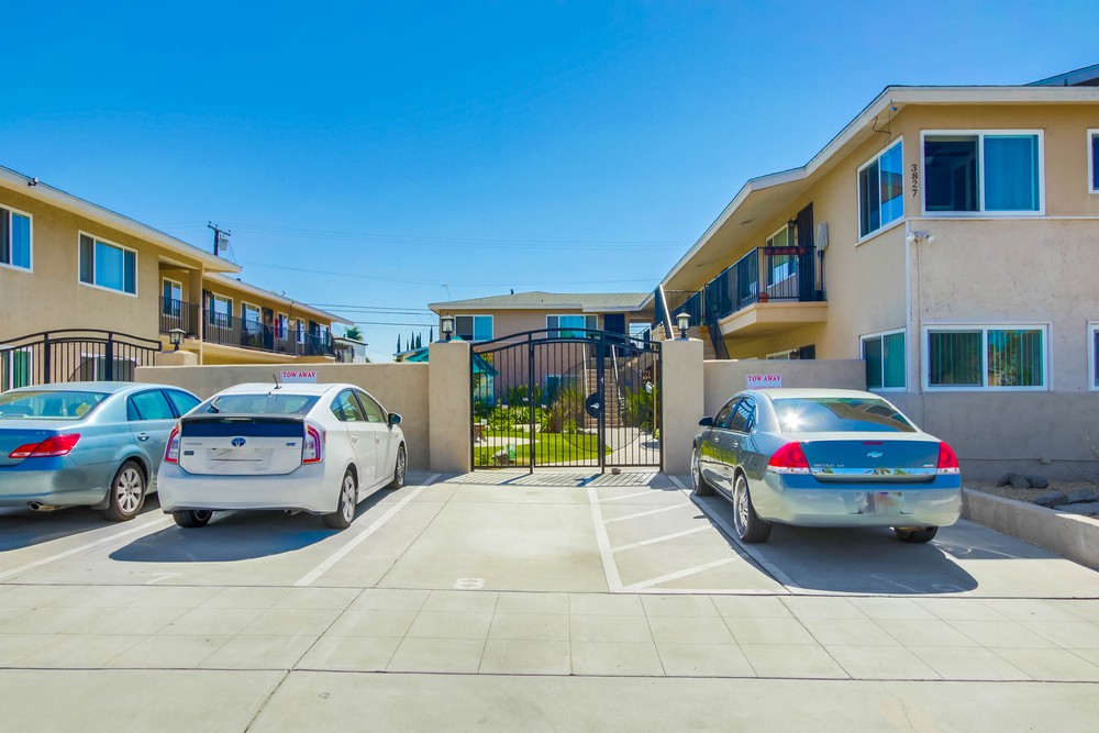 Virtual tour photo 3 of 23 for 3827 Wilson Ave #2