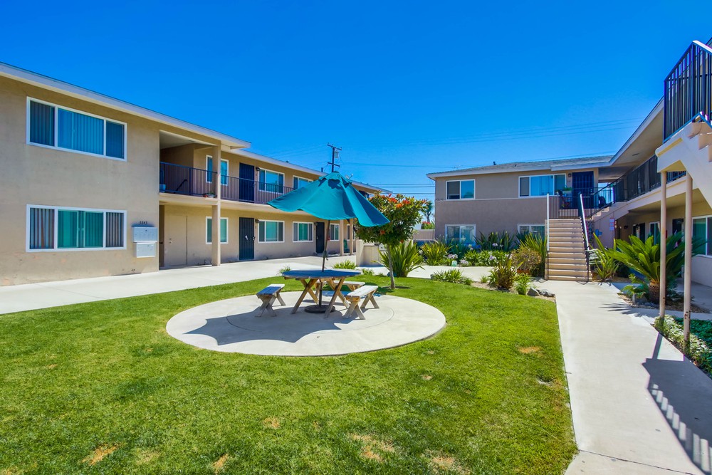 Virtual tour photo 4 of 23 for 3827 Wilson Ave #2