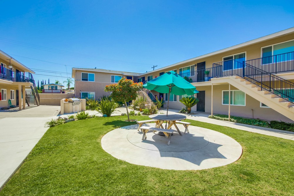 Virtual tour photo 5 of 23 for 3827 Wilson Ave #2