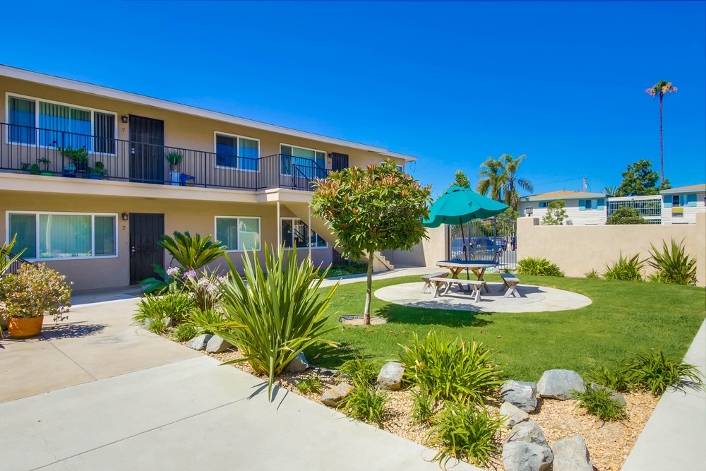 Virtual tour photo 8 of 23 for 3827 Wilson Ave #2