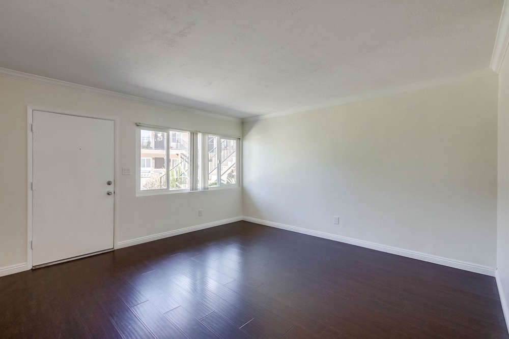 Virtual tour photo 12 of 23 for 3827 Wilson Ave #2