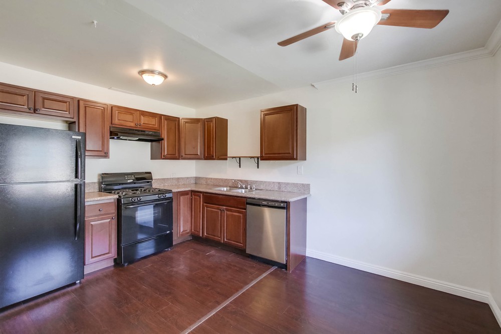 Virtual tour photo 13 of 23 for 3827 Wilson Ave #2