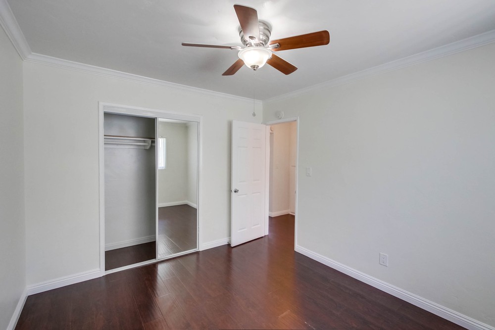 Virtual tour photo 20 of 23 for 3827 Wilson Ave #2