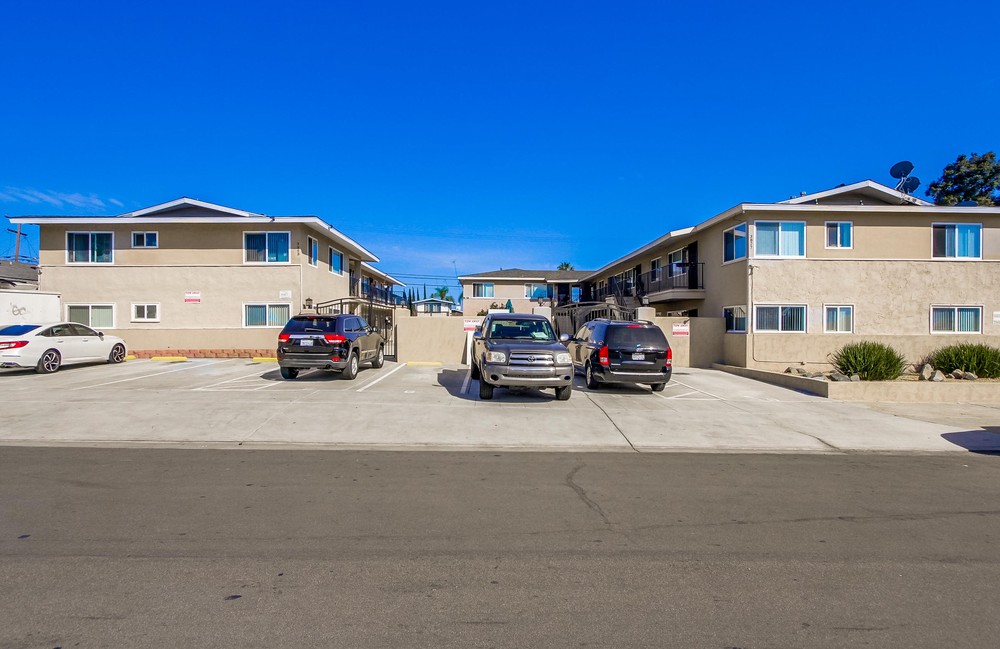 Virtual tour photo 3 of 32 for 3827 Wilson Ave Unit #3843-8