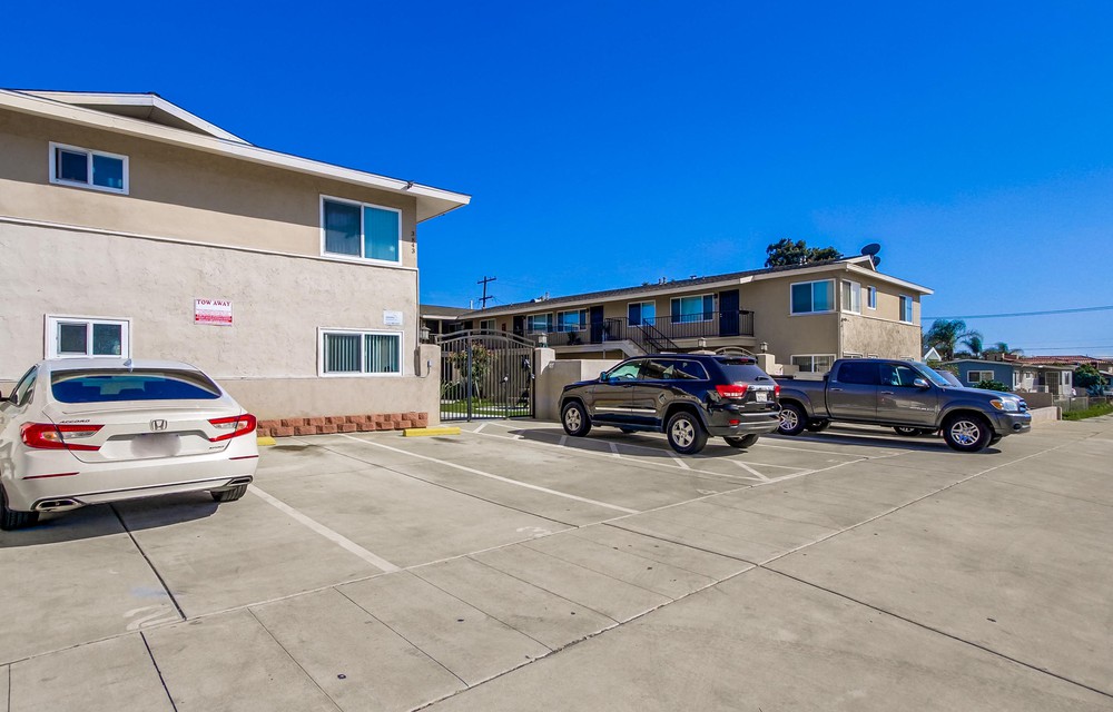 Virtual tour photo 4 of 32 for 3827 Wilson Ave Unit #3843-8