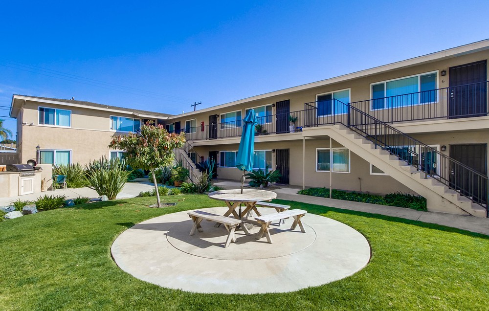 Virtual tour photo 10 of 32 for 3827 Wilson Ave Unit #3843-8