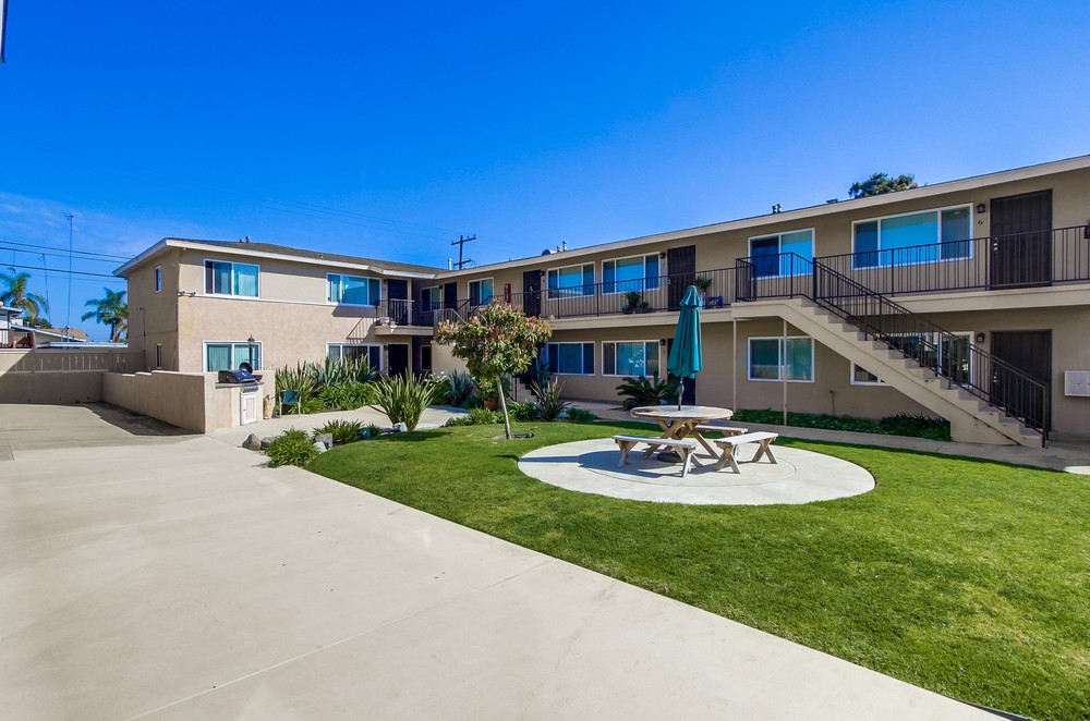 Virtual tour photo 11 of 32 for 3827 Wilson Ave Unit #3843-8