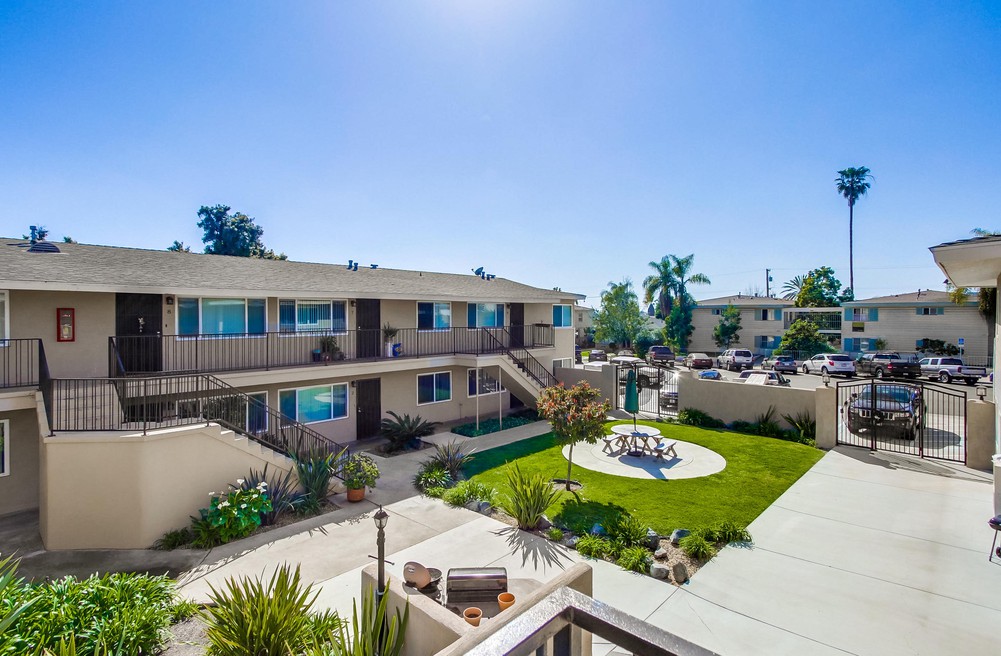 Virtual tour photo 13 of 32 for 3827 Wilson Ave Unit #3843-8