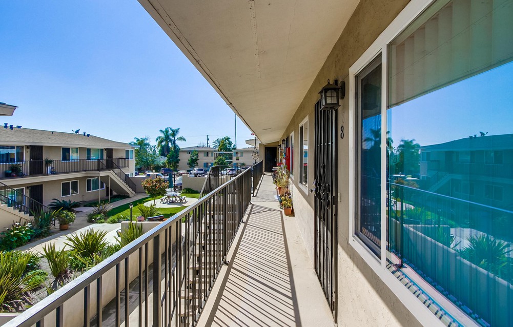 Virtual tour photo 15 of 32 for 3827 Wilson Ave Unit #3843-8