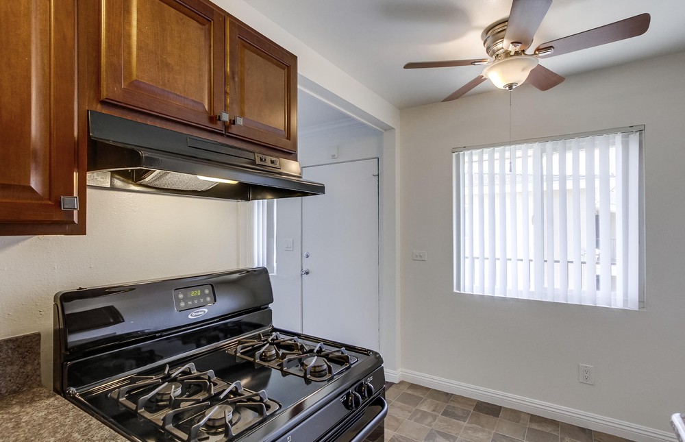 Virtual tour photo 27 of 32 for 3827 Wilson Ave Unit #3843-8
