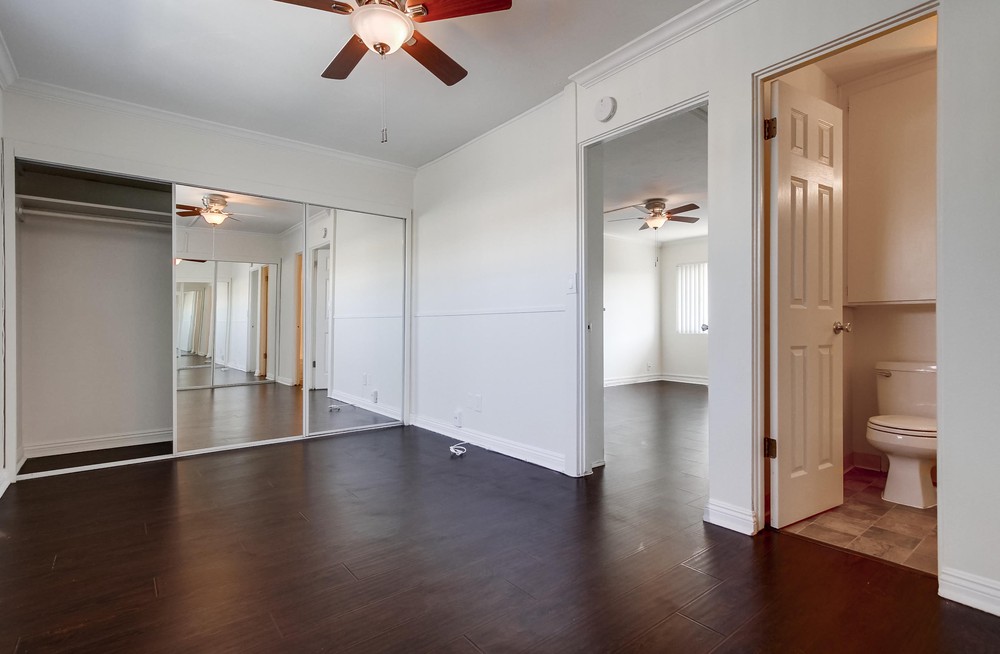 Virtual tour photo 31 of 32 for 3827 Wilson Ave Unit #3843-8