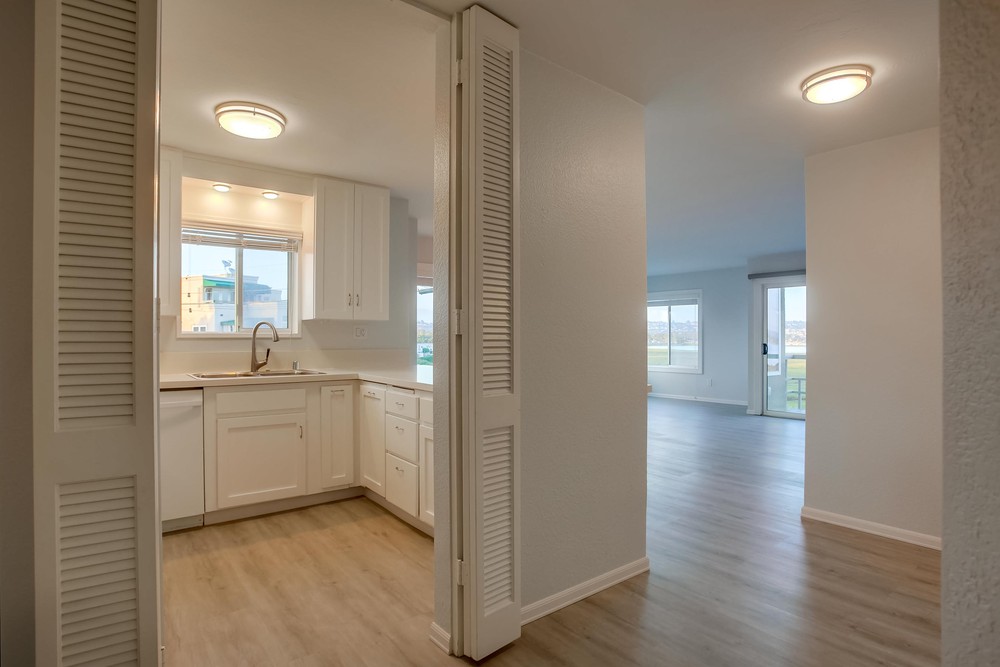 Virtual tour photo 15 of 72 for 3833 Lamont St