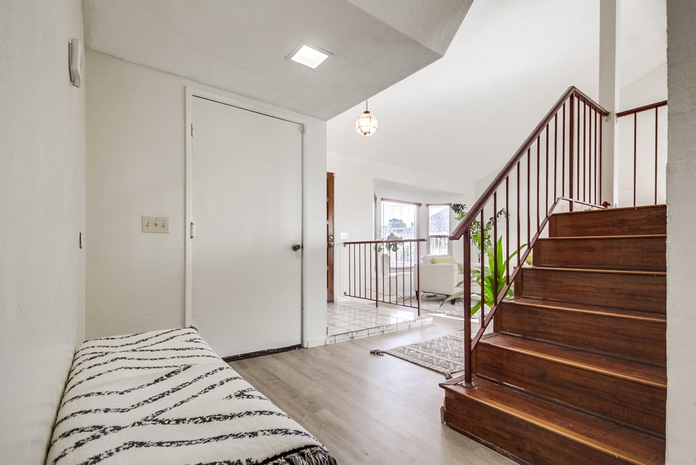 Virtual tour photo 23 of 45 for 384 Brandywood St