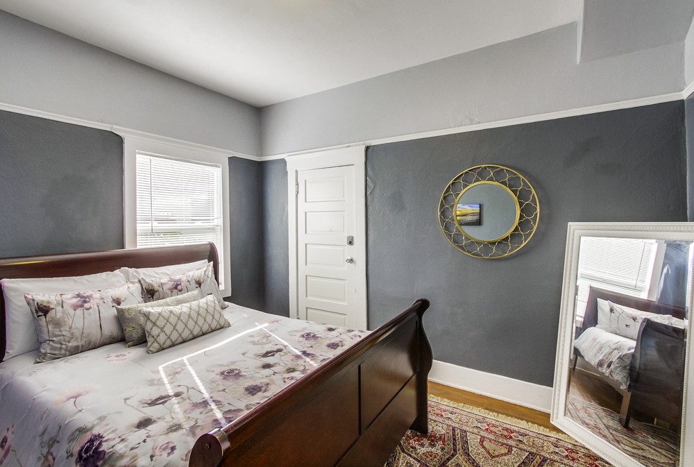 Virtual tour photo 18 of 32 for 3852 1st Ave