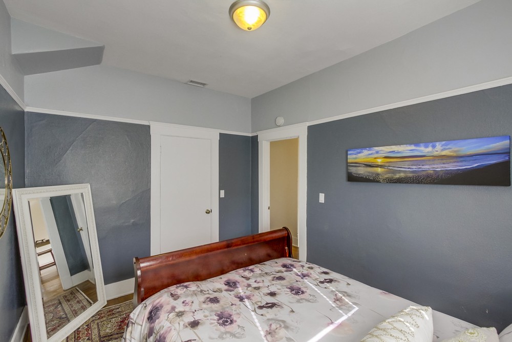 Virtual tour photo 20 of 32 for 3852 1st Ave