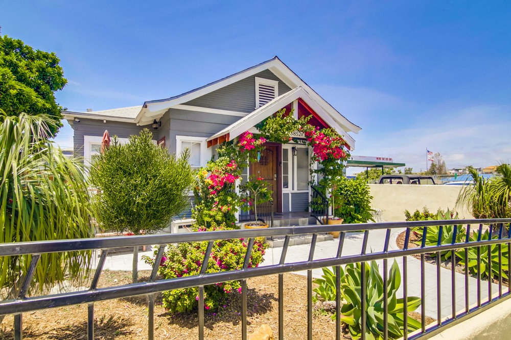 Virtual tour photo 3 of 45 for 3856 1/2 1st Ave