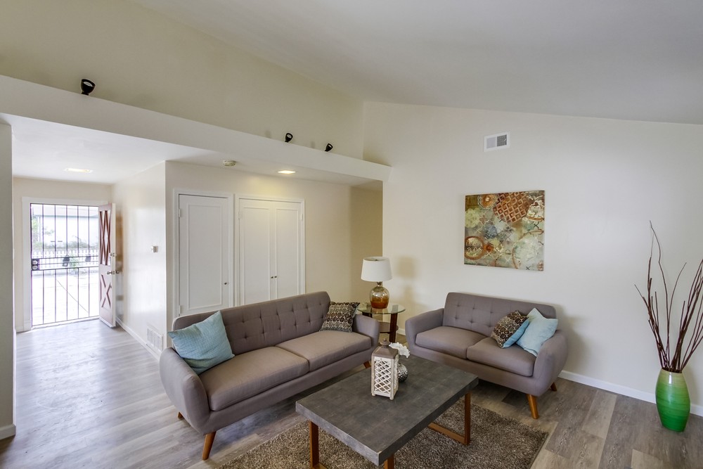 Virtual tour photo 10 of 43 for 3856 Auburndale St
