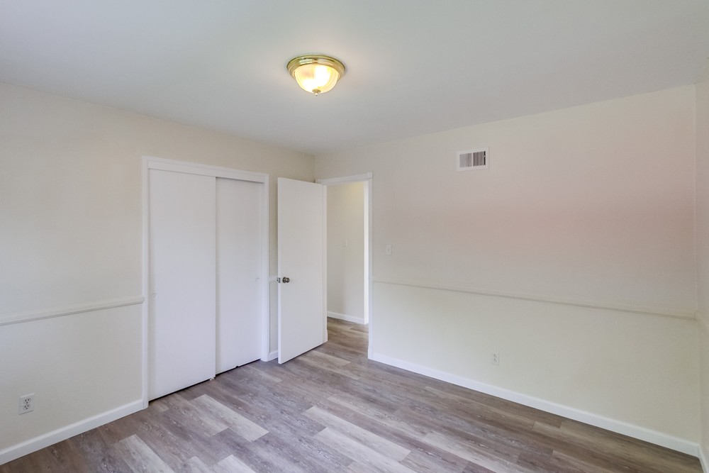 Virtual tour photo 31 of 43 for 3856 Auburndale St